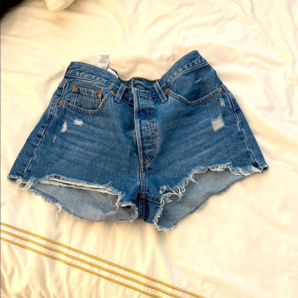 Levi’s Medium Wash Distressed Women Shorts - Picture 1 of 2